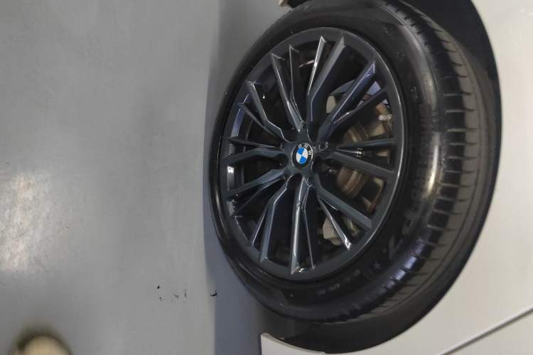 Used BMW 3 Series 2024 325Li M Sport Night Edition Package Right Rear Wheel Hub