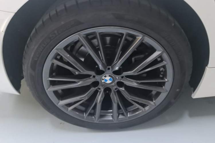 Used BMW 3 Series 2024 325Li M Sport Night Edition Package Right Rear Wheel Hub