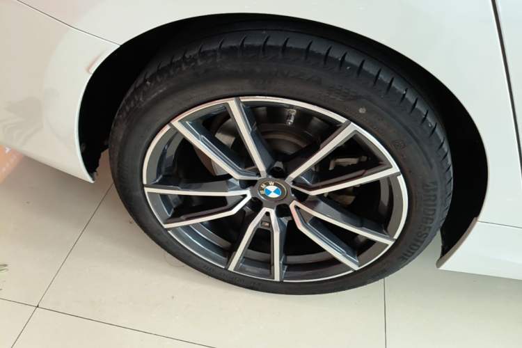 Used BMW 3 Series 2024 320i M Sport Package Right Rear Wheel Hub