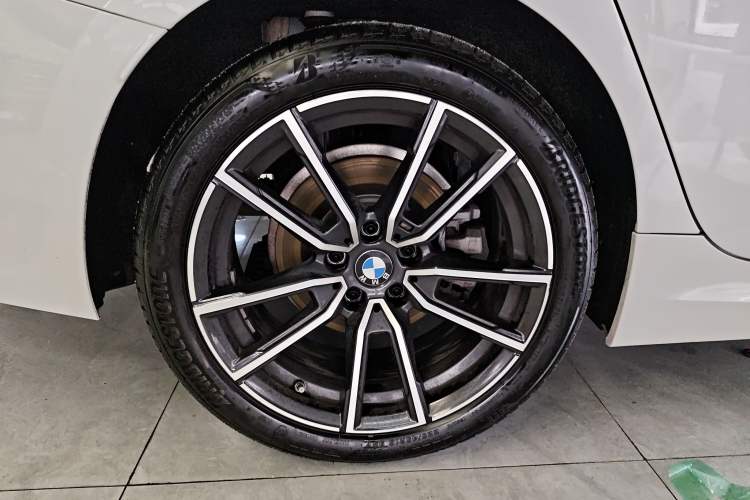 Used BMW 3 Series 2024 325Li M Sport Package Right Rear Wheel Hub