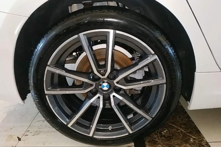 Used BMW 3 Series 2024 325Li M Sport Package Right Rear Wheel Hub