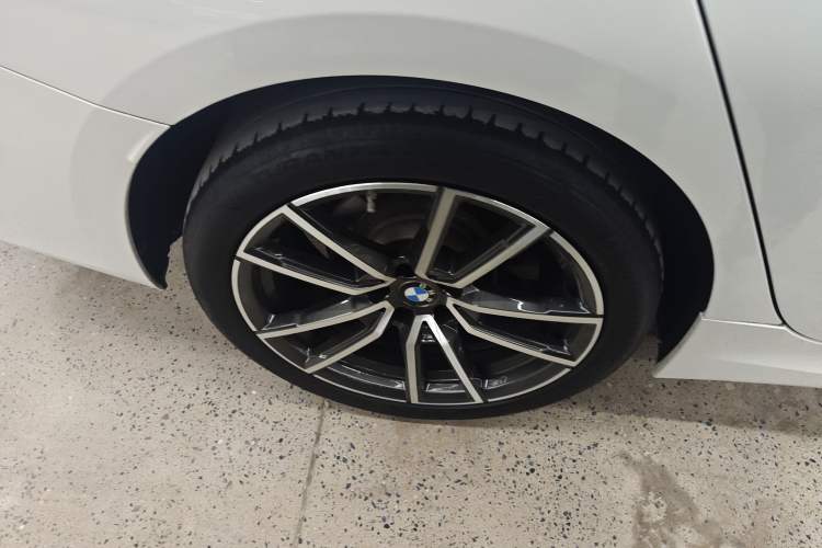 Used BMW 3 Series 2024 320Li M Sport Package Right Rear Wheel Hub
