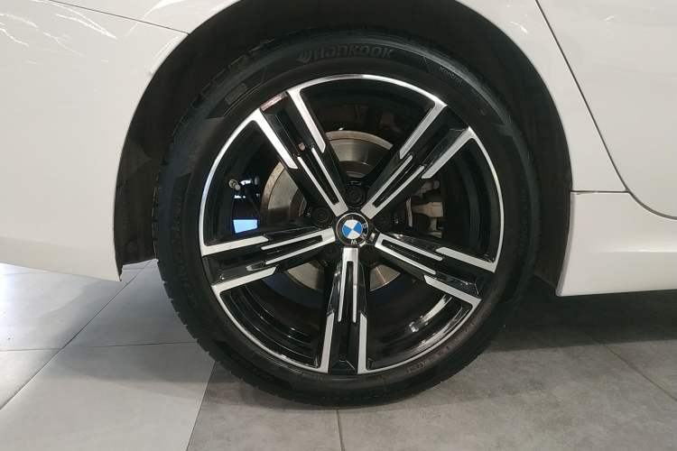 Used BMW 3 Series 2024 325i M Sport Package Right Rear Wheel Hub