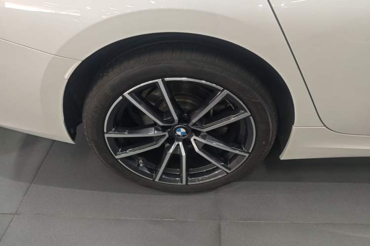 Used BMW 3 Series 2024 325Li M Sport Package Right Rear Wheel Hub