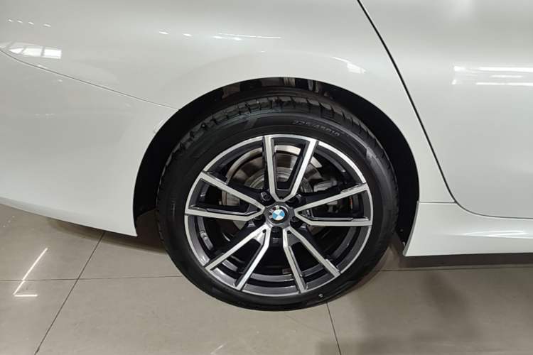 Used BMW 3 Series 2024 320Li M Sport Package Right Rear Wheel Hub