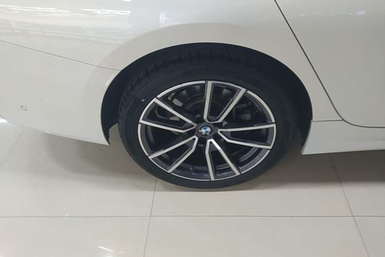 Used BMW 3 Series 2024 325Li M Sport Package Right Rear Wheel Hub
