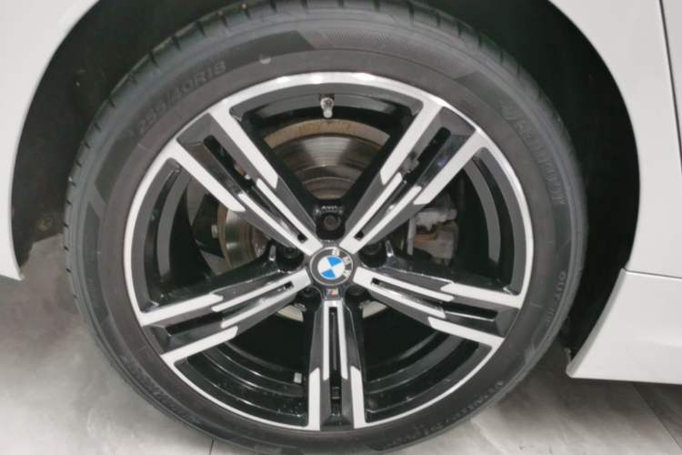 Used BMW 3 Series 2024 325i M Sport Package Right Rear Wheel Hub