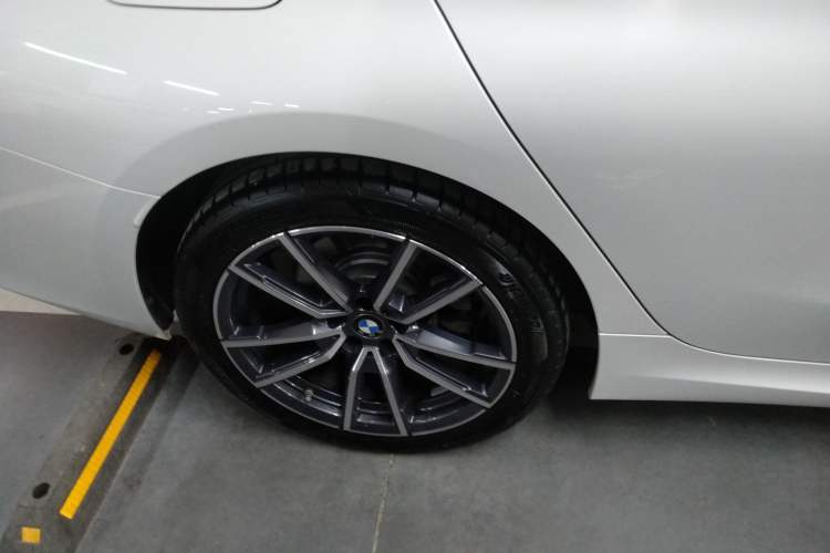 Used BMW 3 Series 2024 320Li M Sport Package Right Rear Wheel Hub