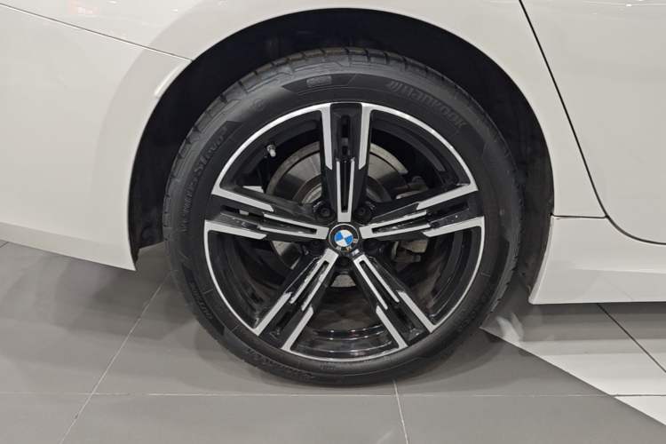 Used BMW 3 Series 2024 325i M Sport Package Right Rear Wheel Hub