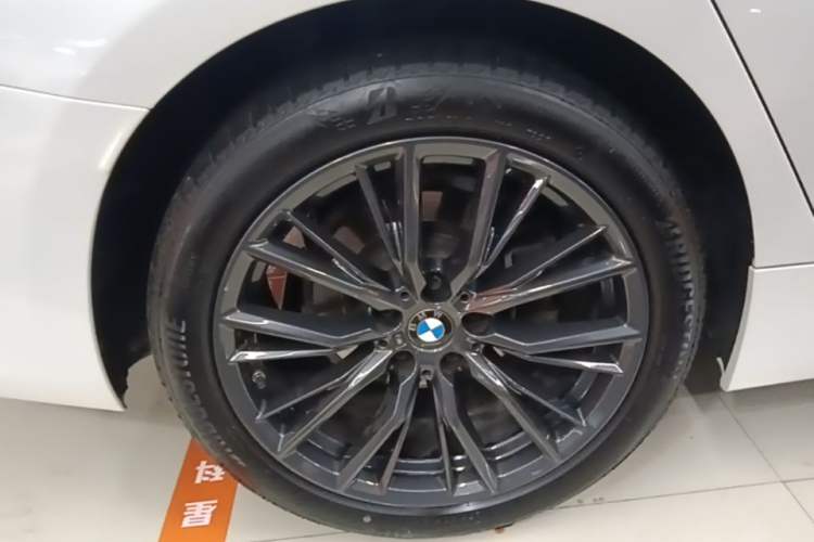 Used BMW 3 Series 2024 325i M Sport Night Edition Package Right Rear Wheel Hub