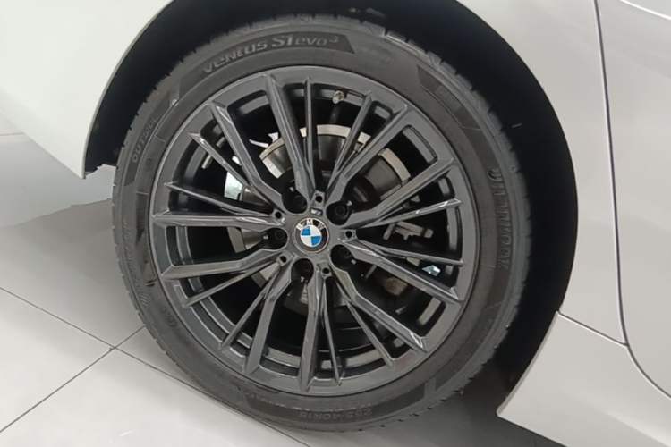 Used BMW 3 Series 2024 325Li M Sport Night Edition Package Right Rear Wheel Hub