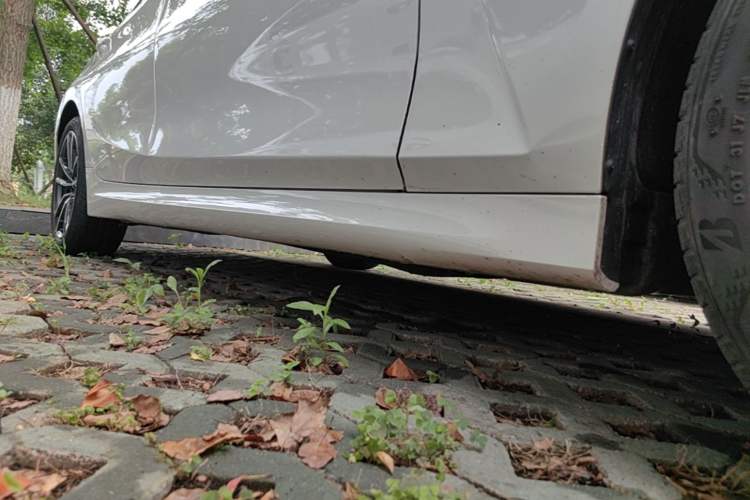 Used BMW 3 Series 2024 320Li M Sport Package Right Side Sill