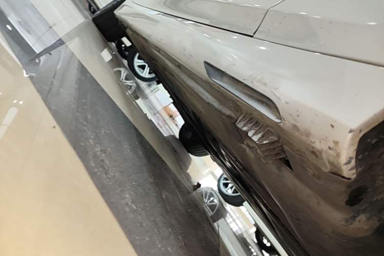 Used BMW 3 Series 2024 325Li M Sport Night Edition Package Right Side Sill