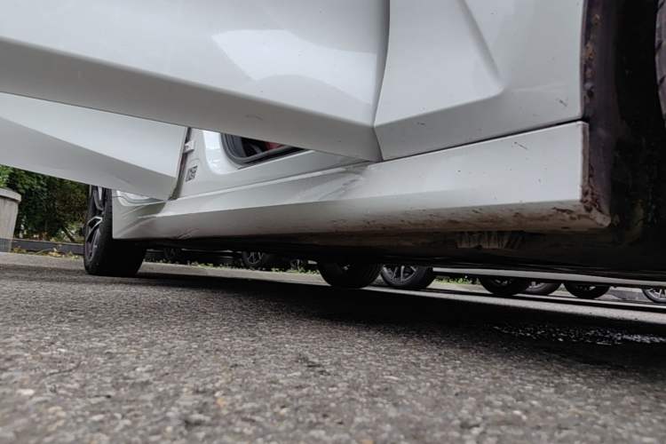 Used BMW 3 Series 2024 320Li M Sport Package Right Side Sill