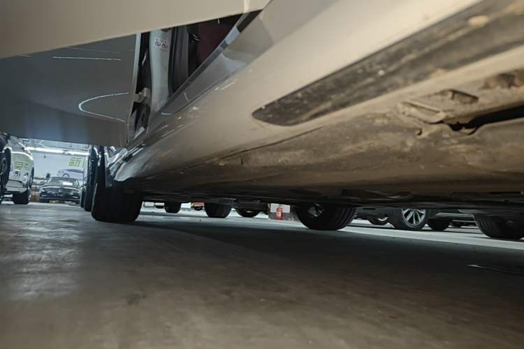 Used BMW 3 Series 2024 325i M Sport Package Right Side Sill