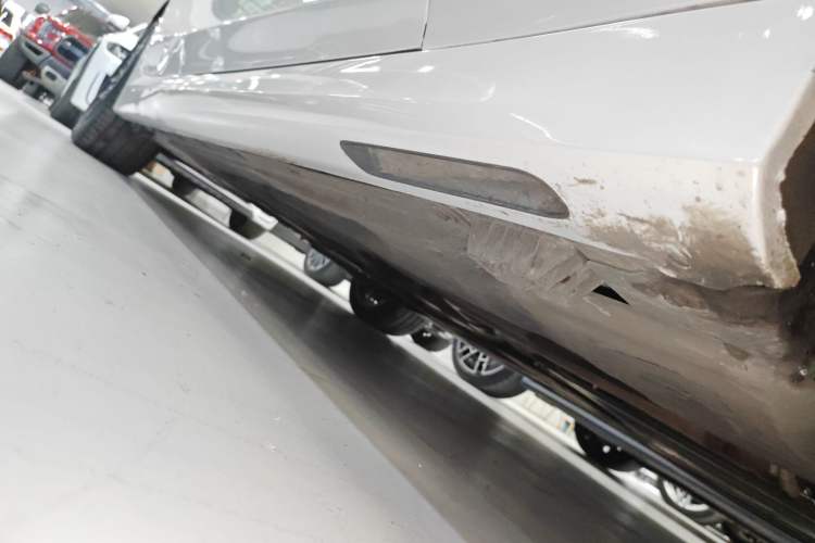 Used BMW 3 Series 2024 325Li M Sport Night Edition Package Right Side Sill