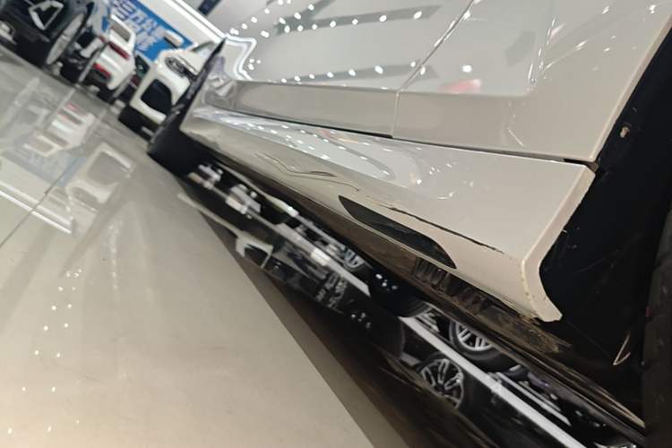 Used BMW 3 Series 2024 325Li M Sport Package Right Side Sill