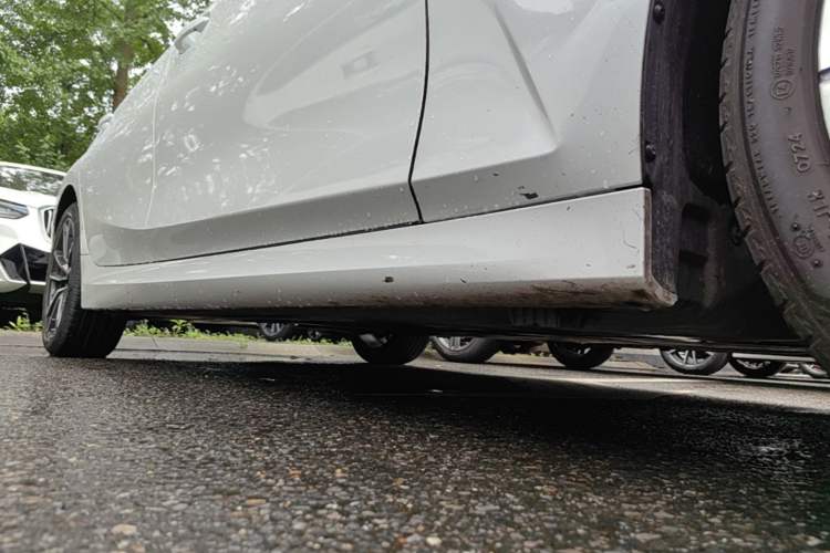 Used BMW 3 Series 2024 320Li M Sport Package Right Side Sill