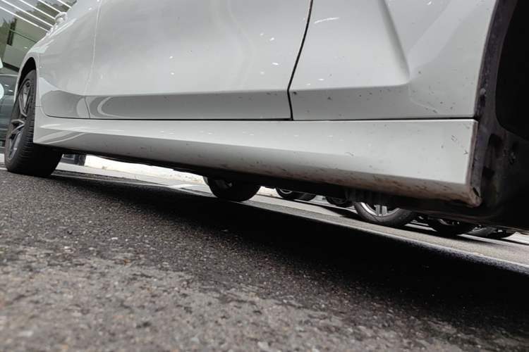 Used BMW 3 Series 2024 320Li M Sport Package Right Side Sill