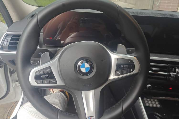 Used BMW 3 Series 2024 325i M Sport Package Steering Wheel