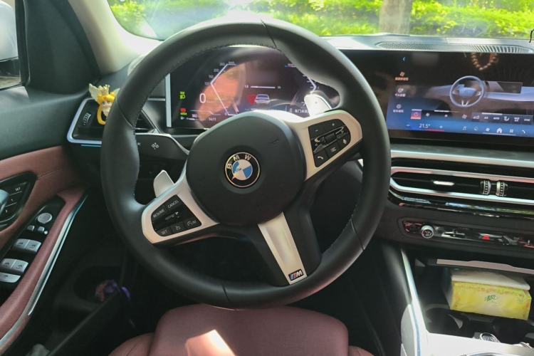Used BMW 3 Series 2024 325i M Sport Package Steering Wheel