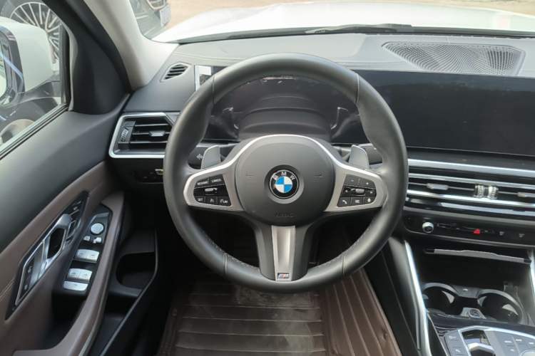 Used BMW 3 Series 2024 320i M Sport Package Steering Wheel