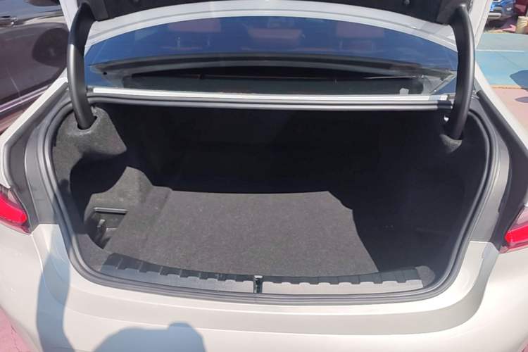 Used BMW 3 Series 2024 325i M Sport Night Edition Package Trunk