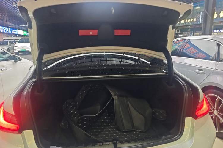 Used BMW 3 Series 2024 325i M Sport Package Trunk