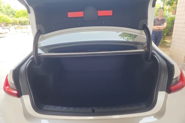 Used BMW 3 Series 2024 325i M Sport Package Trunk