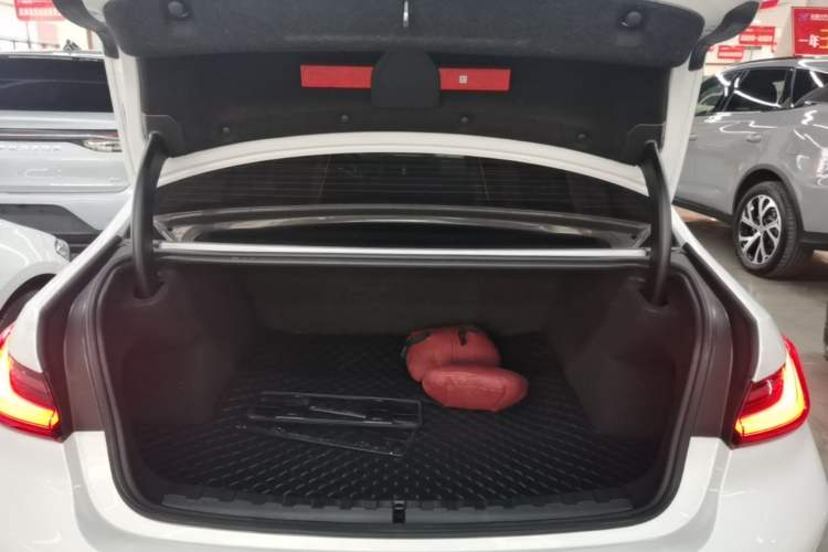 Used BMW 3 Series 2024 320i M Sport Package Trunk