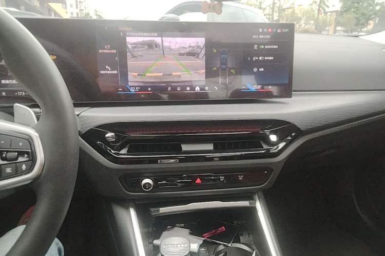 Used BMW 3 Series 2025 325Li M Sport Package Audio And AC Panel