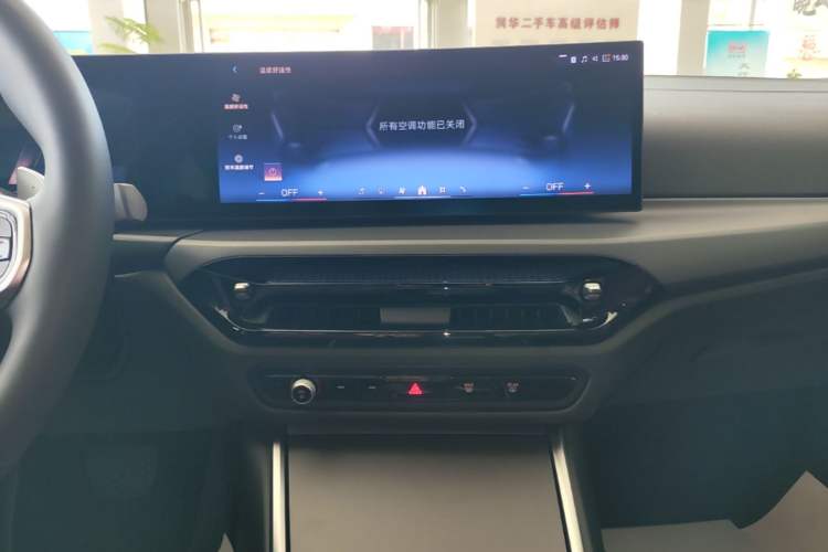 Used BMW 3 Series 2025 325i M Sport Package Audio And AC Panel
