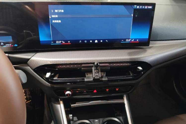Used BMW 3 Series 2025 330Li M Sport Shadowline Package Audio And AC Panel