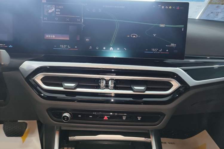 Used BMW 3 Series 2025 330Li M Sport Shadowline Package Audio And AC Panel
