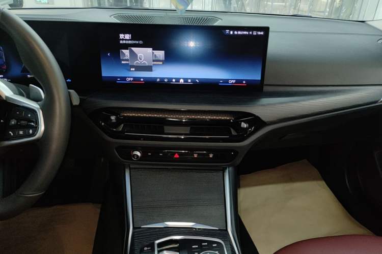 Used BMW 3 Series 2025 325Li M Sport Package Audio And AC Panel