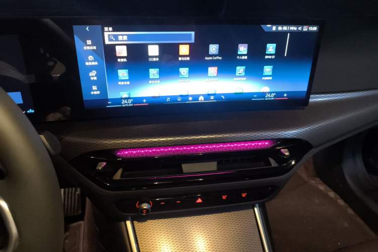 Used BMW 3 Series 2025 330Li M Sport Shadowline Package Audio And AC Panel
