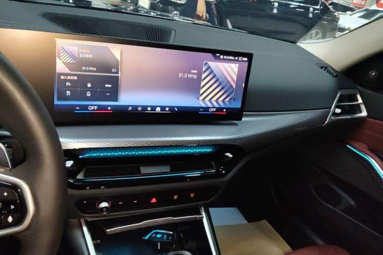 Used BMW 3 Series 2025 330Li M Sport Shadowline Package Audio And AC Panel