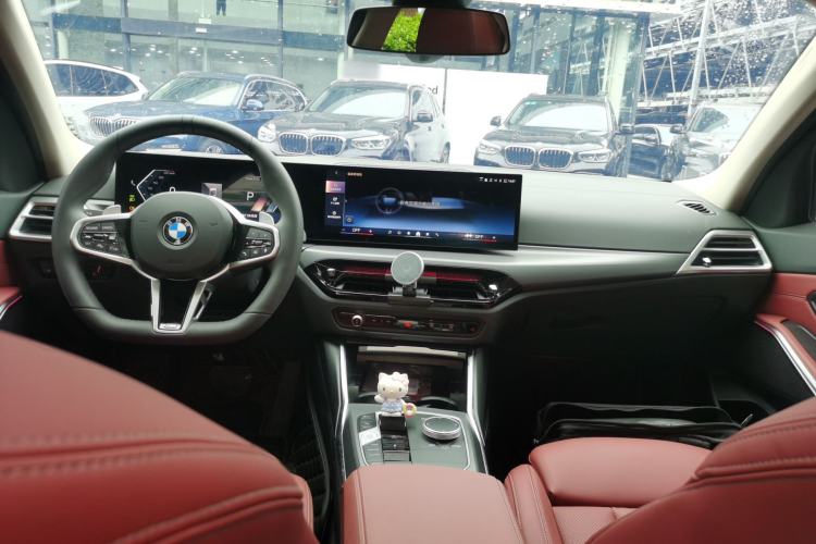 Used BMW 3 Series 2025 325i M Sport Package Center Console