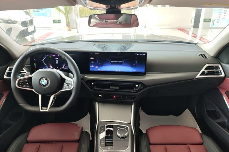 Used BMW 3 Series 2025 325i M Sport Package Center Console
