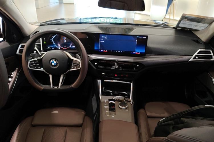 Used BMW 3 Series 2025 330Li M Sport Shadowline Package Center Console