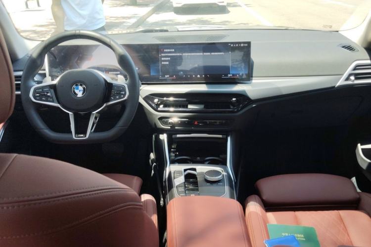 Used BMW 3 Series 2025 325i M Sport Package Center Console