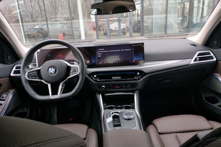 Used BMW 3 Series 2025 330Li M Sport Shadowline Package Center Console