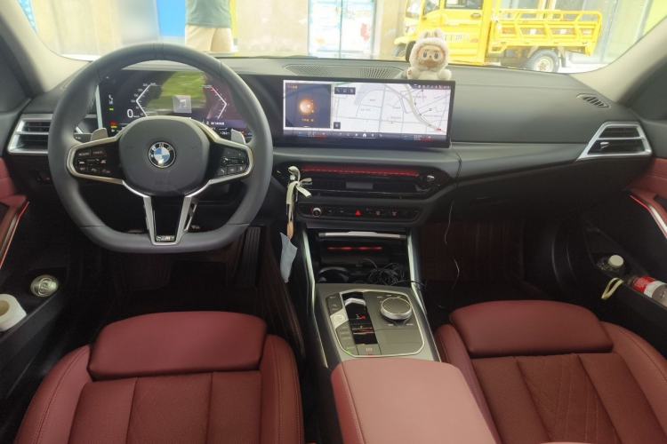 Used BMW 3 Series 2025 325i M Sport Package Center Console