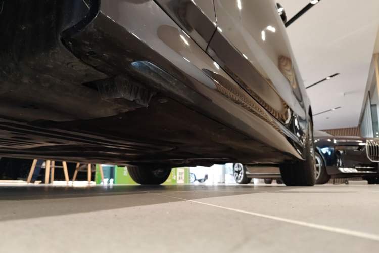 Used BMW 3 Series 2025 330Li M Sport Shadowline Package Chassis Front Left