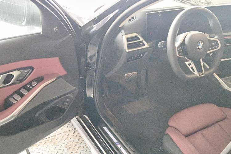 Used BMW 3 Series 2025 330Li M Sport Shadowline Package Driver Seat