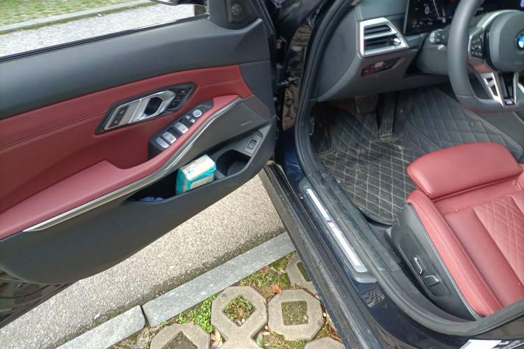 Used BMW 3 Series 2025 330Li M Sport Shadowline Package Driver Seat