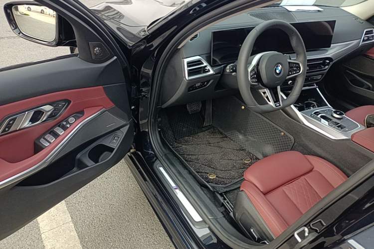Used BMW 3 Series 2025 330Li M Sport Shadowline Package Driver Seat