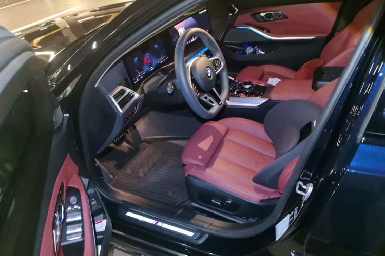 Used BMW 3 Series 2025 330Li M Sport Shadowline Package Driver Seat