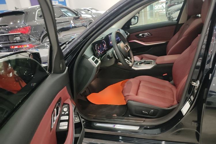 Used BMW 3 Series 2025 330Li M Sport Shadowline Package Driver Seat