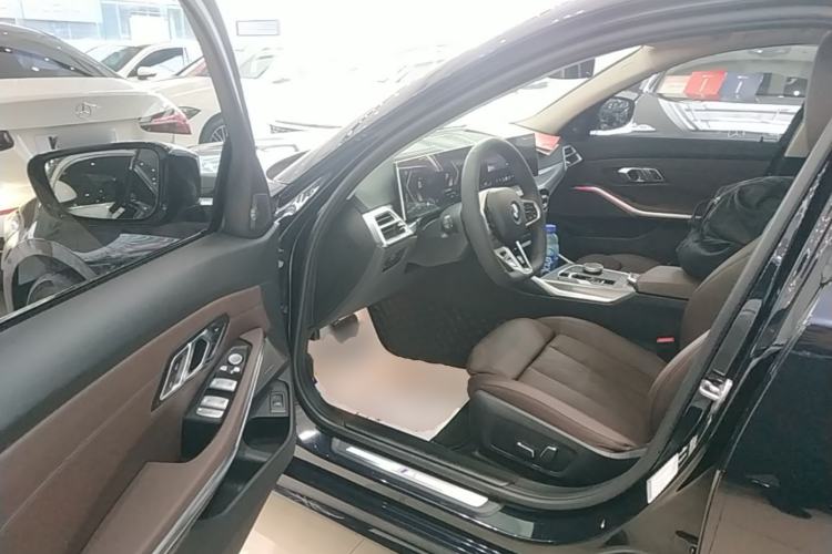 Used BMW 3 Series 2025 330Li M Sport Shadowline Package Driver Seat